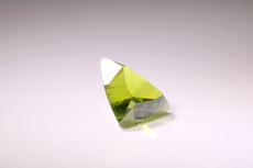 Schöner Demantoid Trillion-Schliff (Telyanskaya)