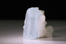 Aquamarin Kristall mit Cleavelandit 