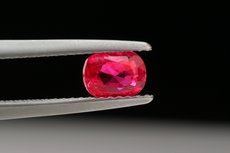 スピネル (Spinel)