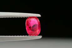 スピネル (Spinel)