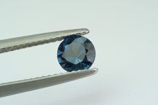 スピネル (Spinel)