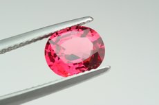 Pinkish-red facetted Spinel