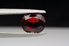 スピネル (Spinel)