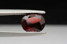 スピネル (Spinel)