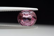 Light pink Spinel oval Cut