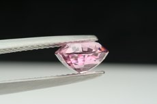 Light pink Spinel oval Cut