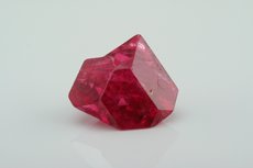 Gemmy Cyclic Spinel Crystal