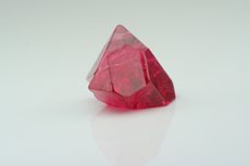 Gemmy Cyclic Spinel Crystal