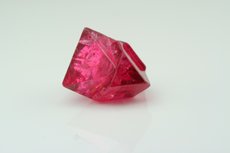 Gemmy Cyclic Spinel Crystal