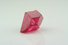 Gemmy Cyclic Spinel Crystal