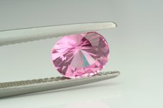 Top pinkfarbiger facettierter Spinel