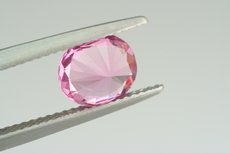 Top pinkfarbiger facettierter Spinel