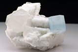Aquamarin Kristall mit Quarz & Cleavelandit