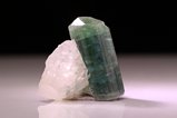 Indigolith Kristall mit Quarz