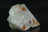 コンドロダイト (Chondrodite) / スピネル (Spinel) in 方解石 (Calcite)